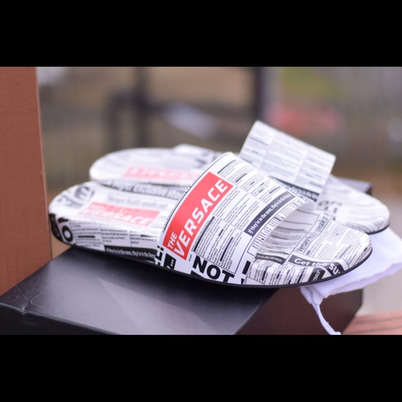 ❗️LAST ONE❗️VERSACE Newspaper Tabloid Print Slides - Picture 2 of 8